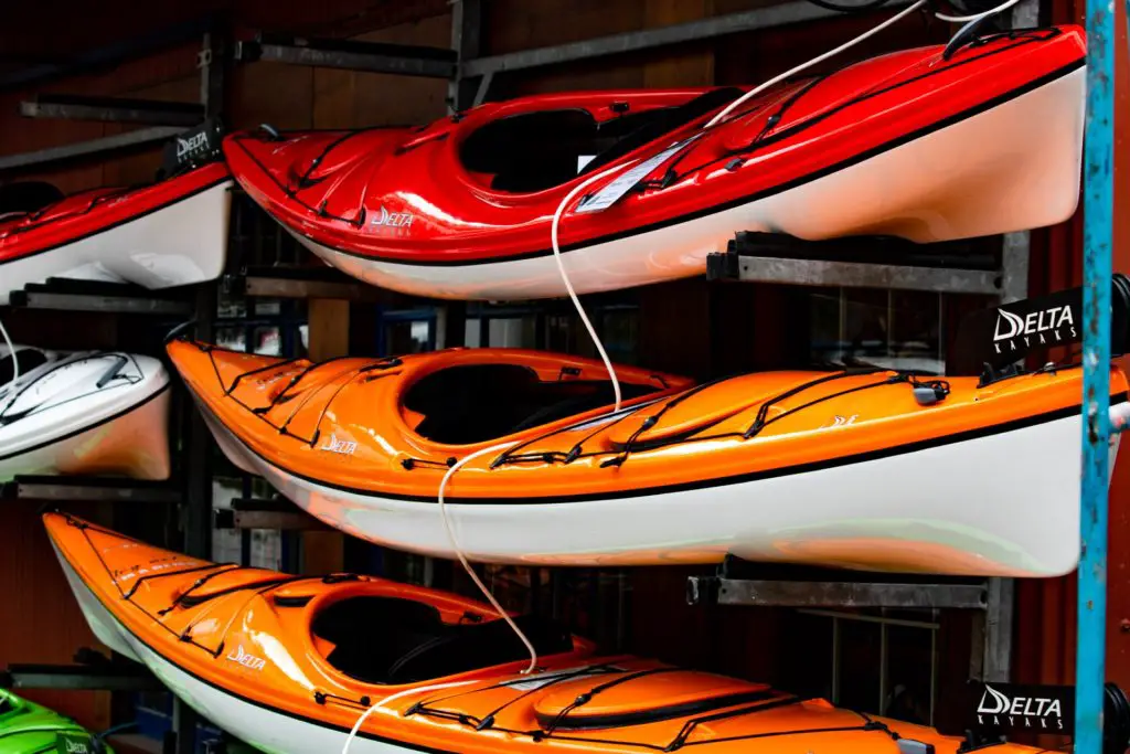 Can you stack kayaks like this stack of kayaks on a storage shelf?